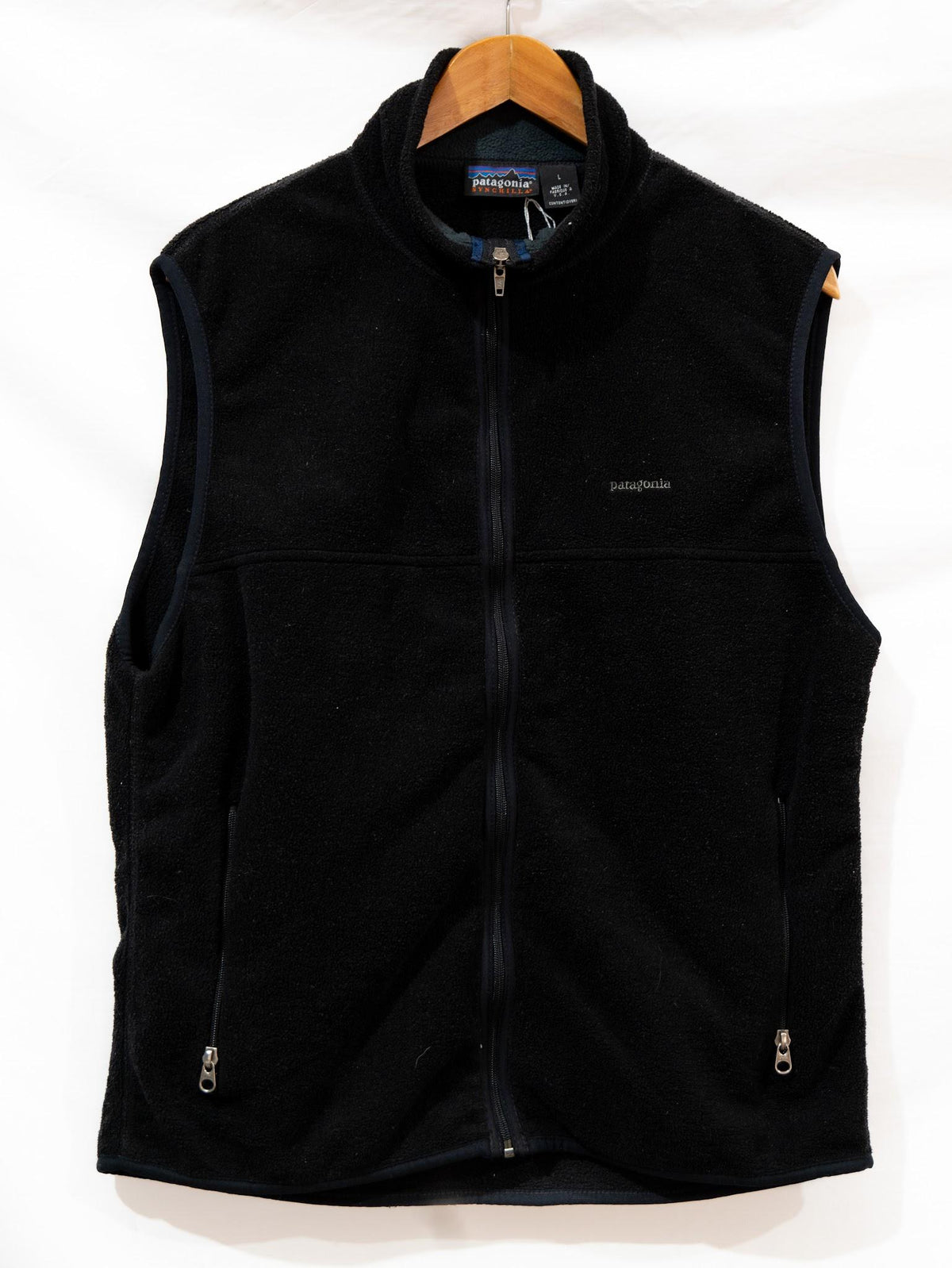 Black Zip Fleece Vest — garment photograph 1