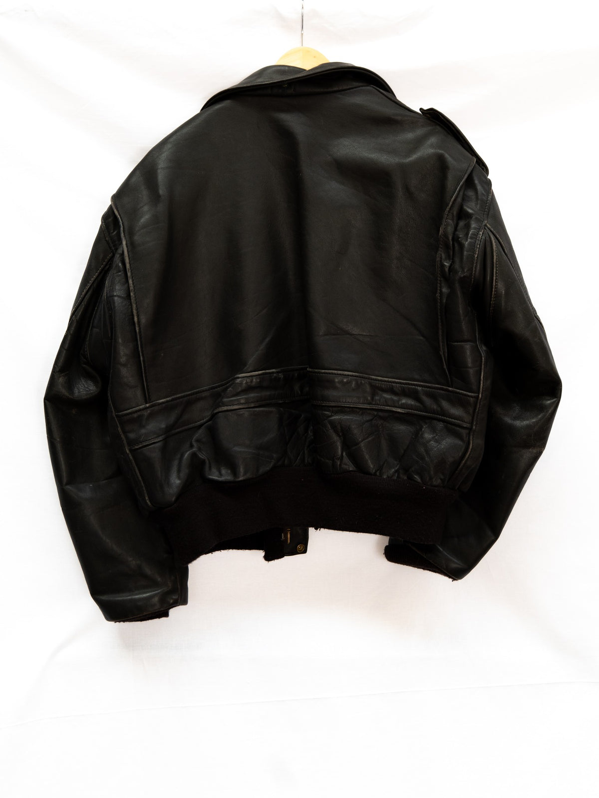 Black Wide-Lapel Zip Jacket — garment photograph 3