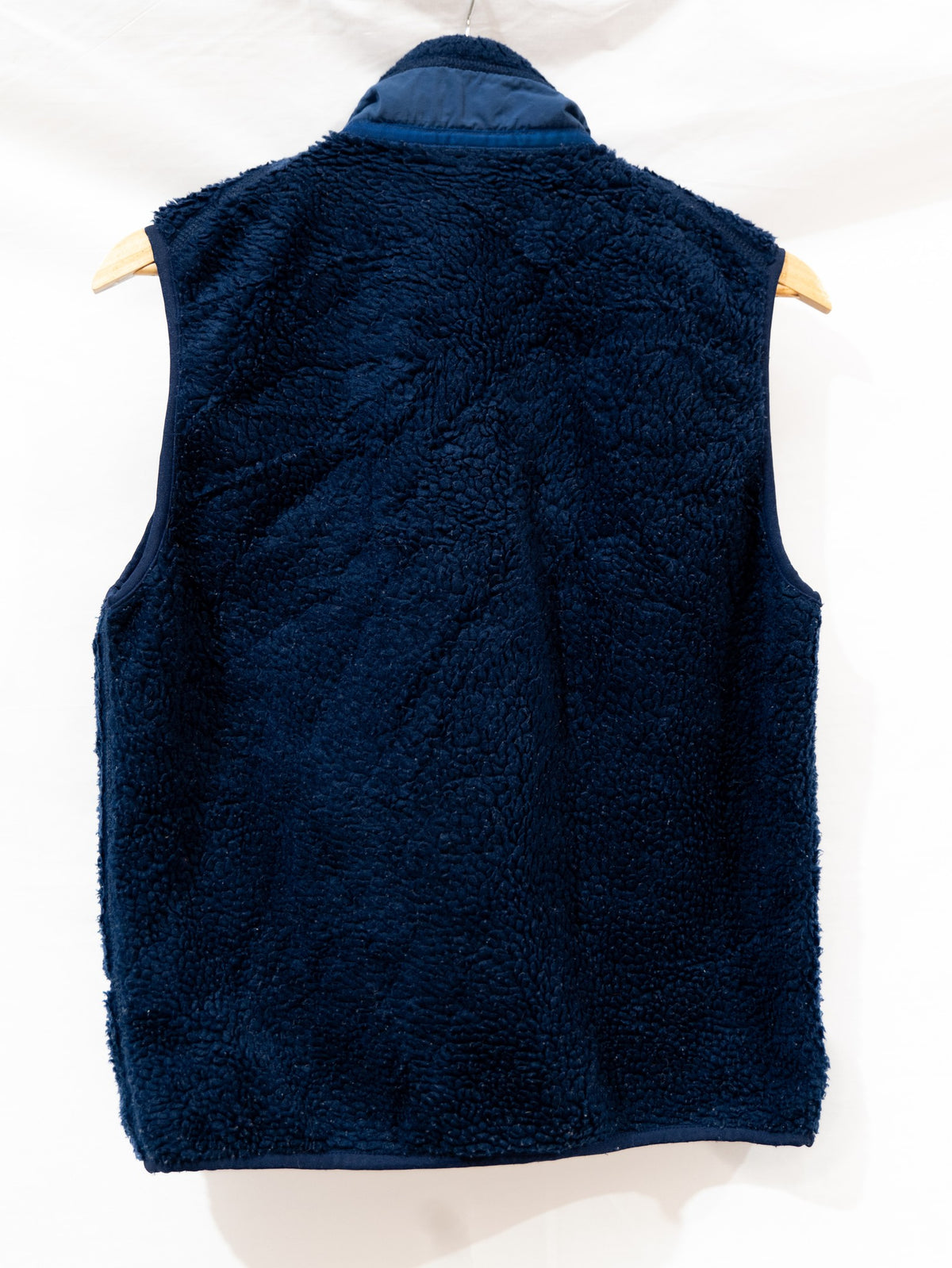 Navy Textured Fleece Vest — garment photograph 3