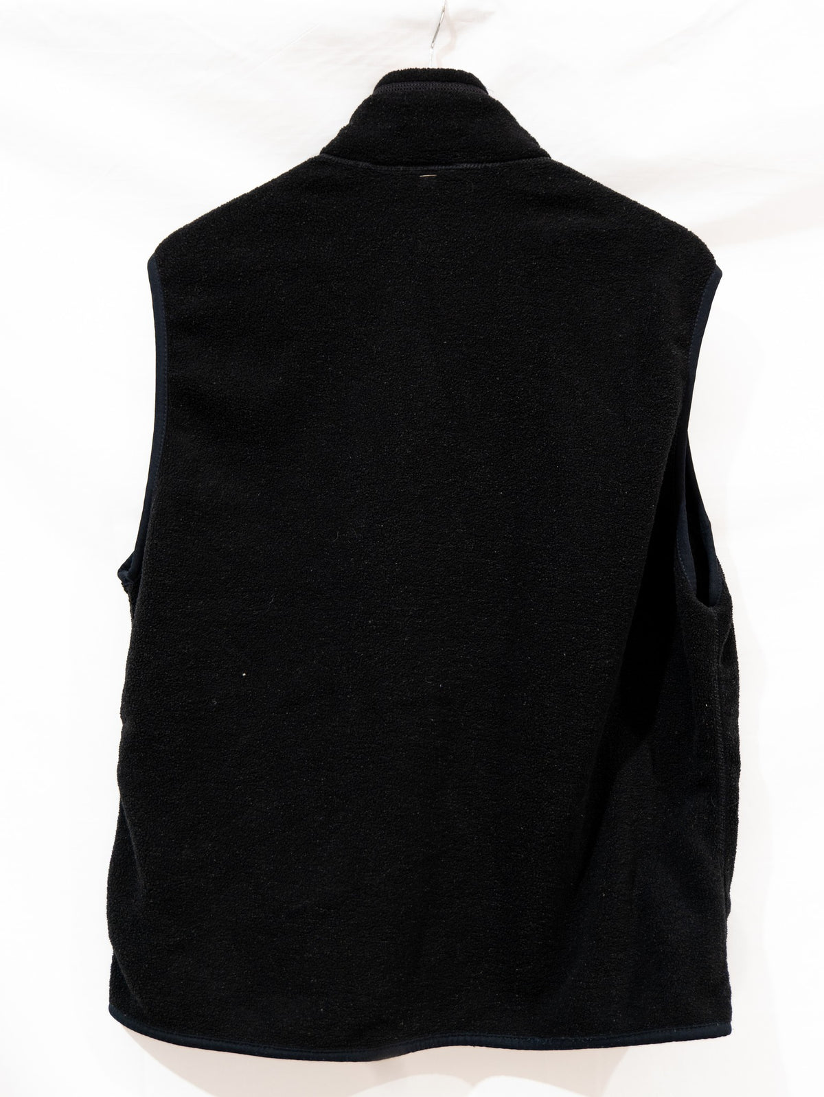 Black Zip Fleece Vest — garment photograph 3